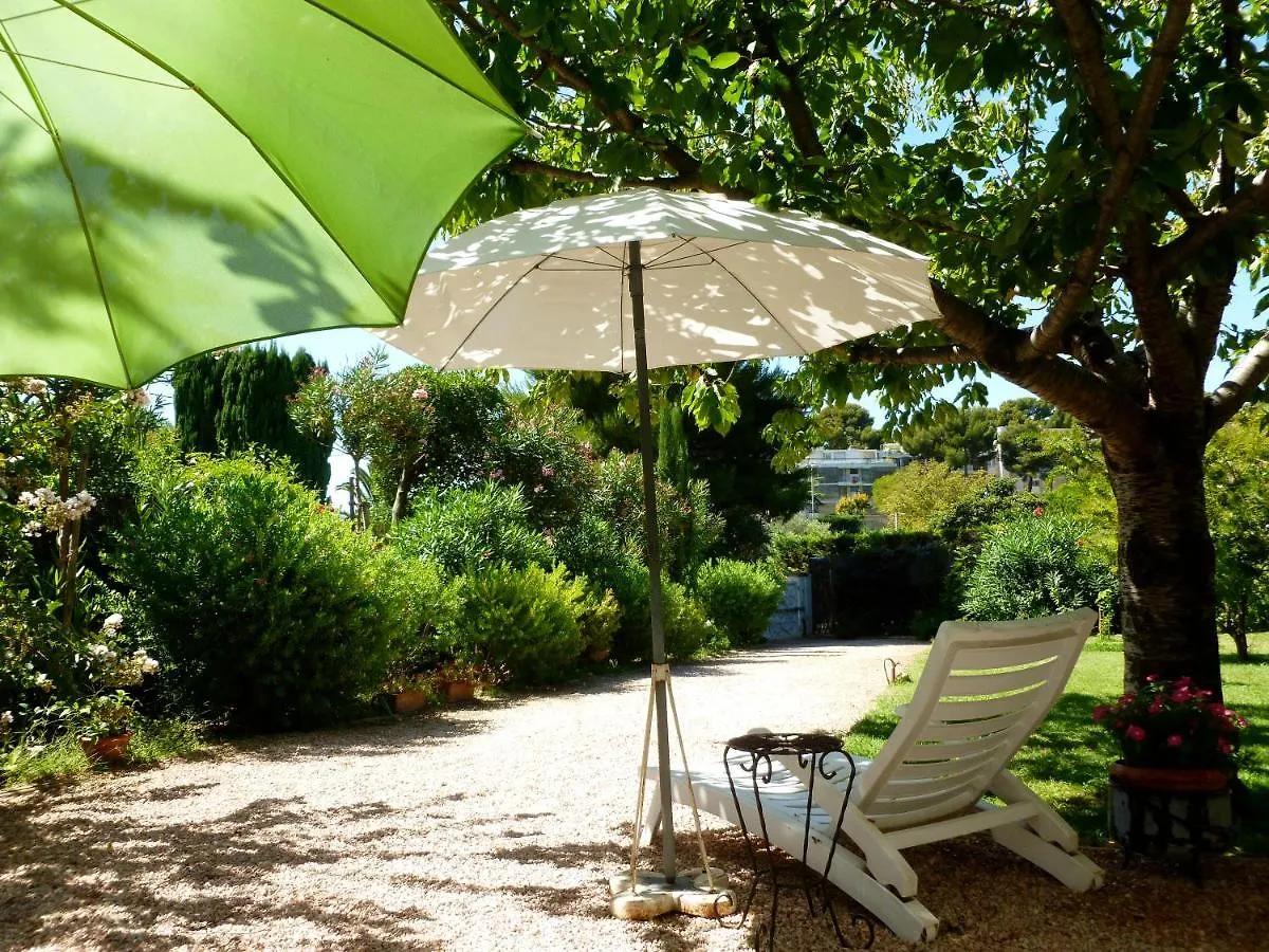 Chez Mamouska Bed & Breakfast Cassis 2*,