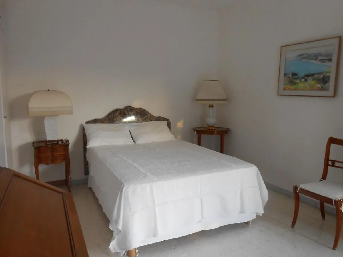 Chez Mamouska Bed & Breakfast Cassis 2*,  France